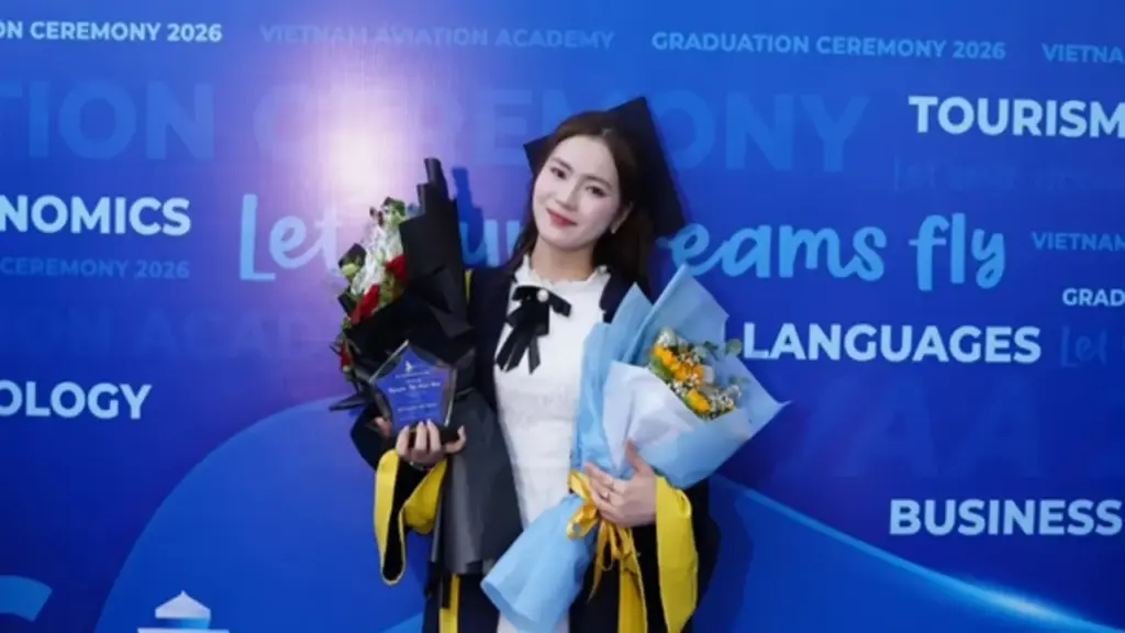 Từng bật khóc vì lỡ hẹn ước mơ, nữ sinh trở thành thủ khoa toàn trường