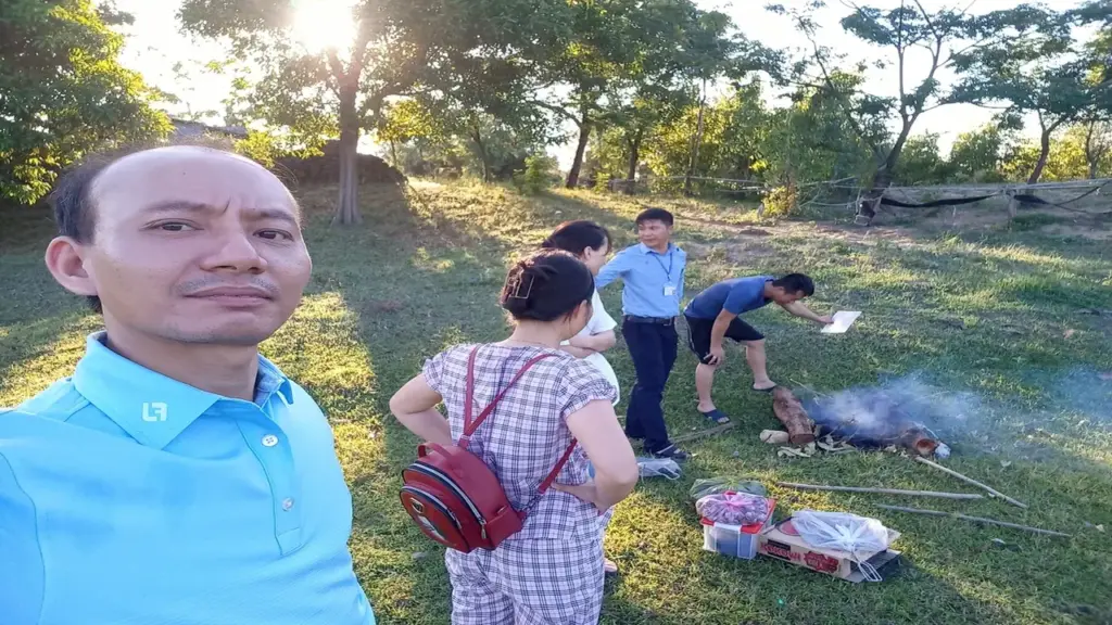 Tuổi 40 tôi vẫn đi ôtô cũ 10 năm, có 7 bộ quần áo