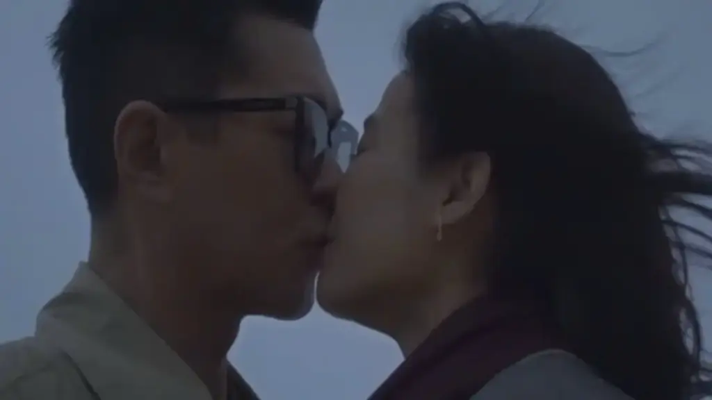 Tuyên Huyên tiết lộ hậu trường cảnh hôn với Cổ Thiên Lạc