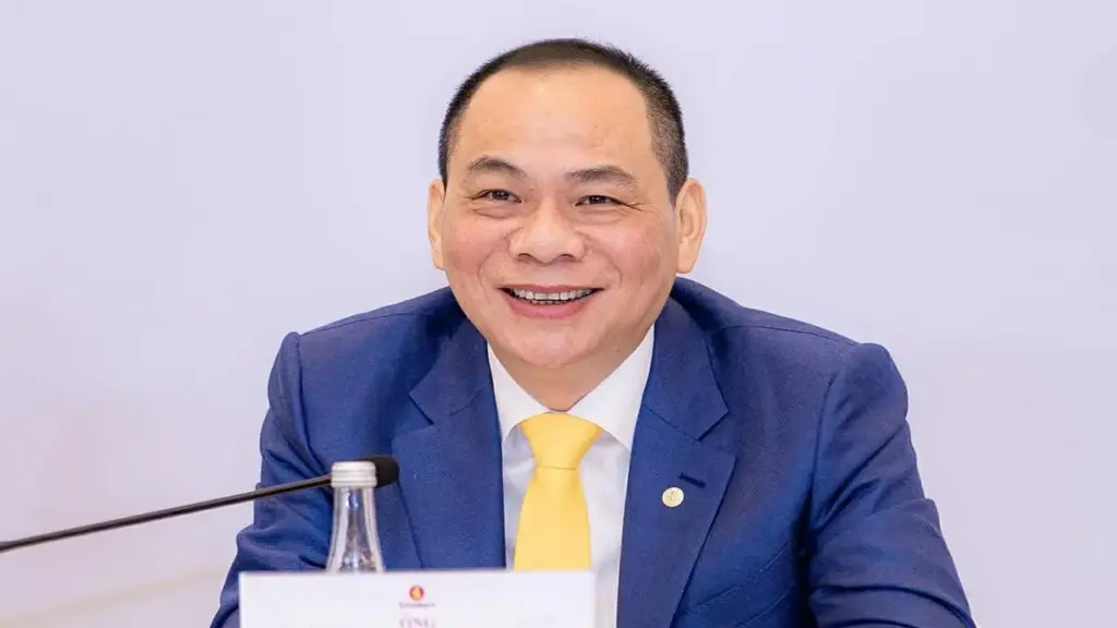 Tỷ phú Phạm Nhật Vượng mua gần 5% vốn LPBank