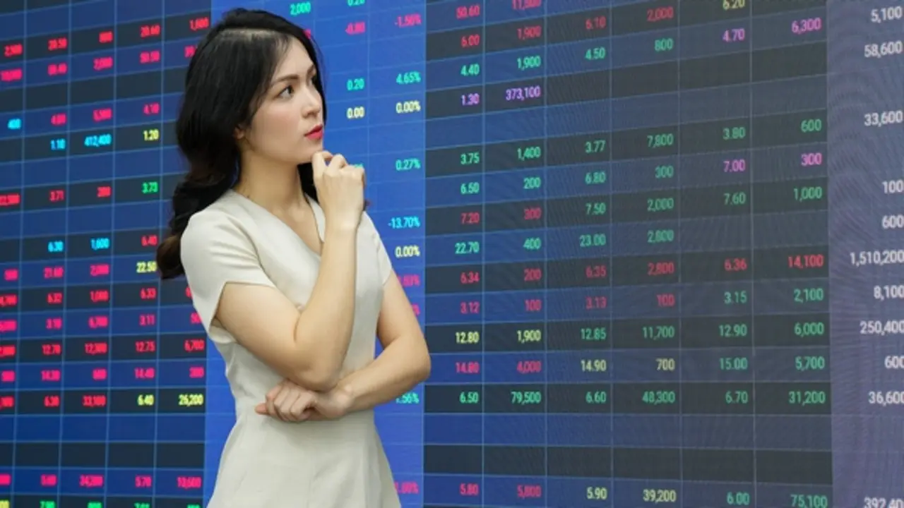 Ưu tiên nắm giữ, hạn chế mua đuổi khi VN-Index chưa vượt vùng 1.850 điểm