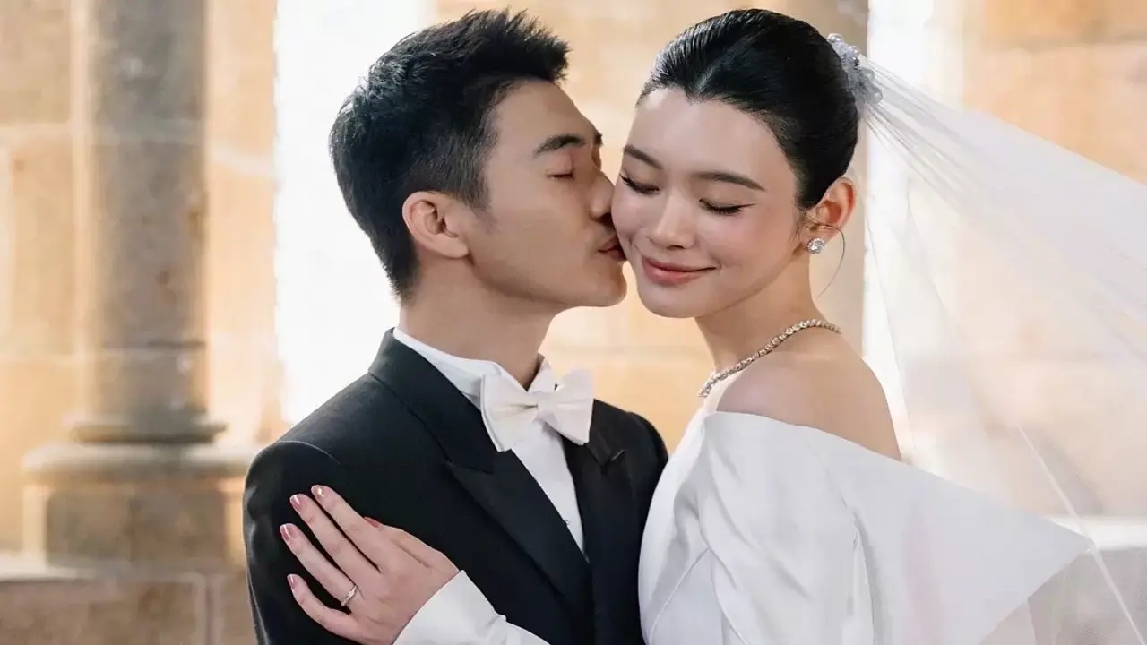Váy cưới thuần khiết của con dâu tỷ phú