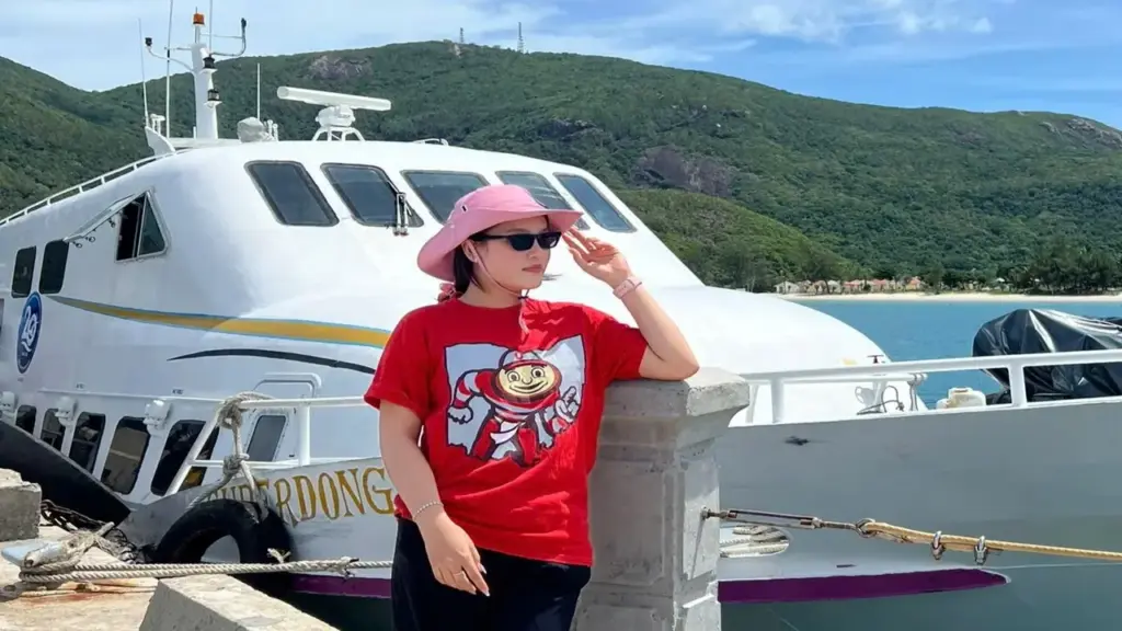 Vé máy bay TPHCM - Côn Đảo hơn 5 triệu đồng, khách chuyển đi tàu cao tốc