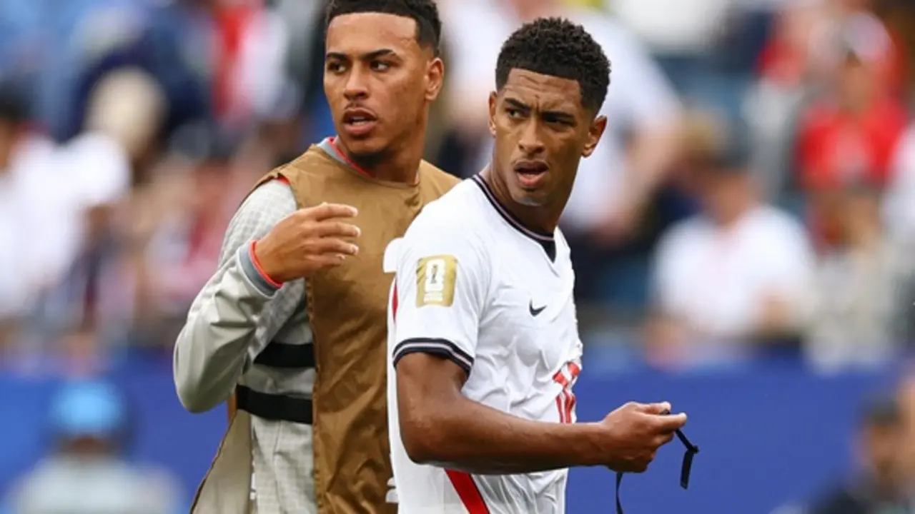 Vi phạm luật mới của FIFA, không che miệng khi tranh cãi: Bellingham của Anh lại thoát thẻ đỏ, vì sao?