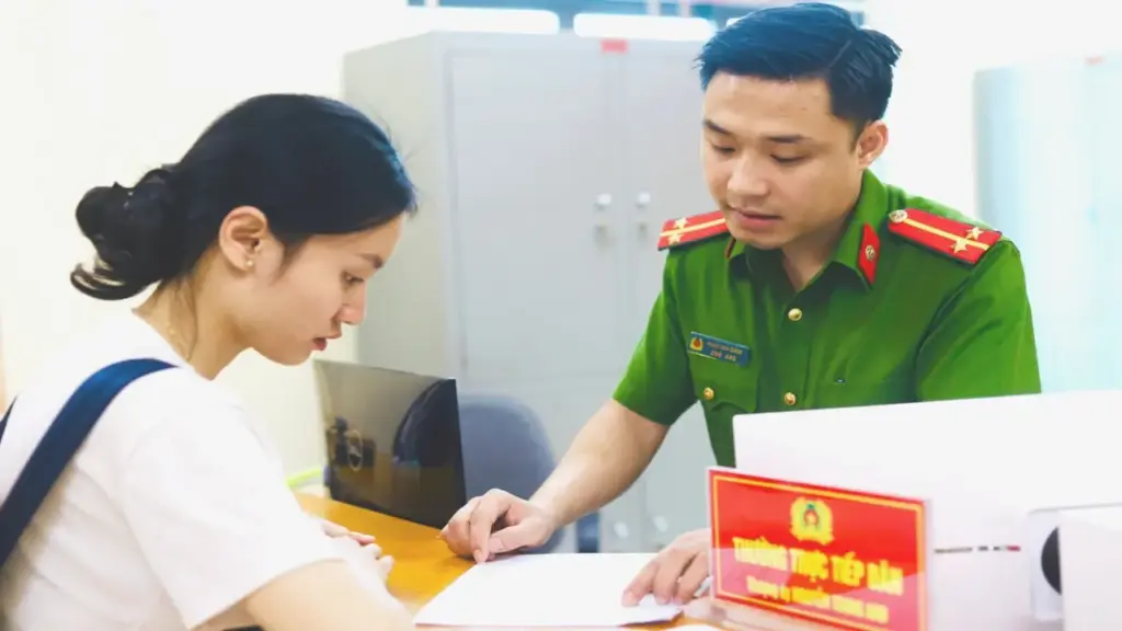 Vì sao Bộ Công an đưa nhiều thủ tục hành chính về công an cấp xã?