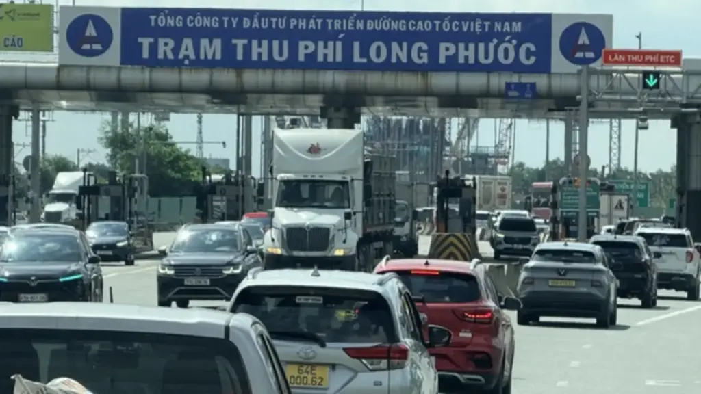 Vì sao cao tốc TP.HCM - Long Thành - Dầu Giây thường ùn ứ vào cuối tuần?