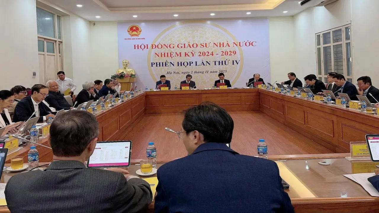Vì sao chưa có kế hoạch xét công nhận giáo sư, phó giáo sư năm 2026?