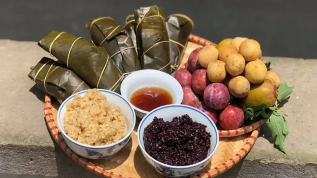 Vì sao cơm rượu nếp là món ăn không thể thiếu ngày Tết Đoan Ngọ?