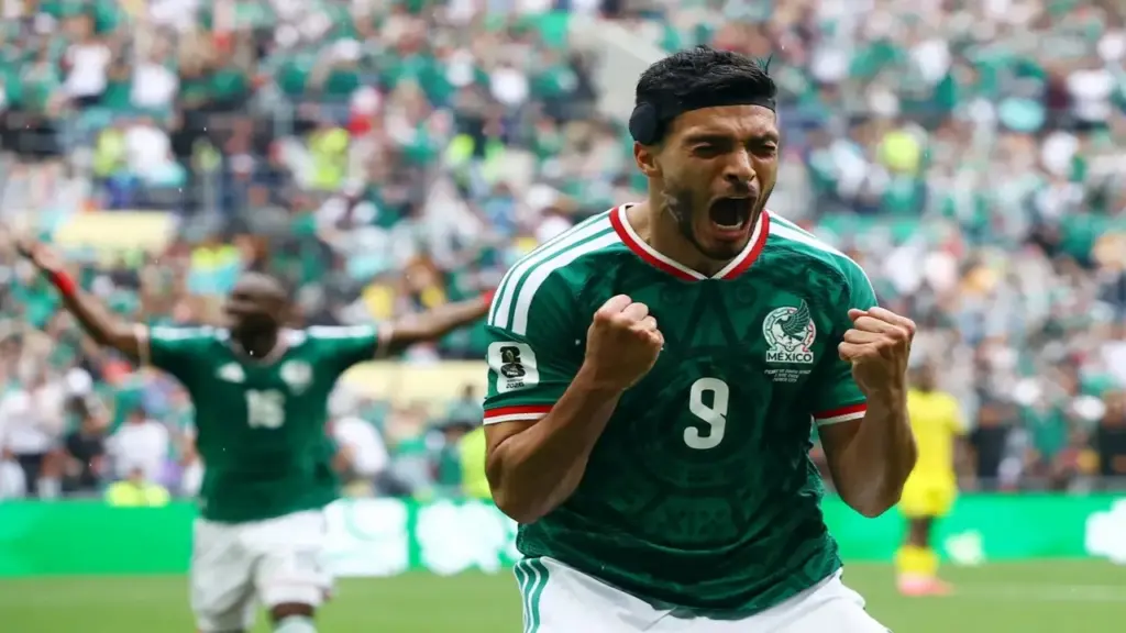 Vì sao ngôi sao Mexico bật khóc sau khi ghi bàn ở World Cup?