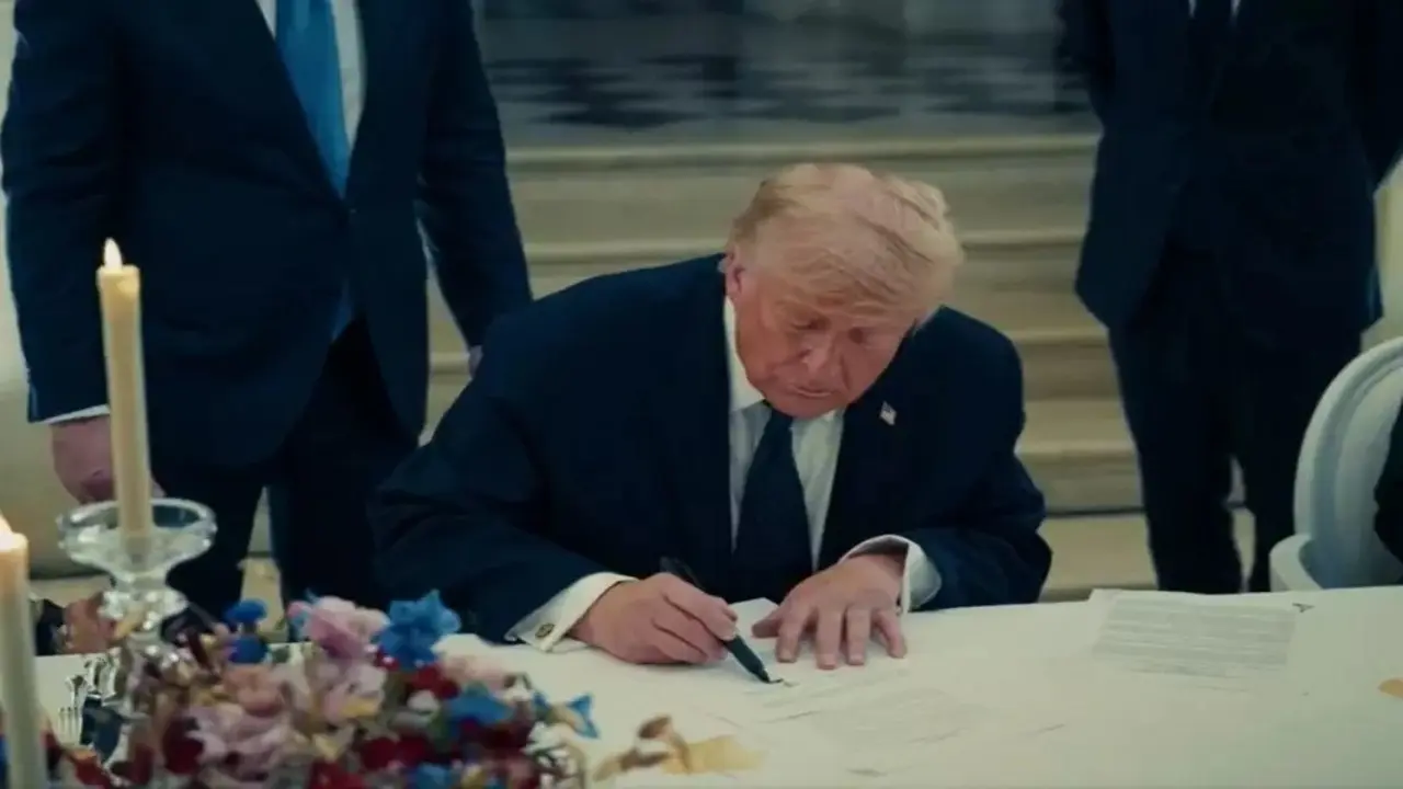 Vì sao Tổng thống Trump bất ngờ ký thỏa thuận với Iran ngay tại Pháp?