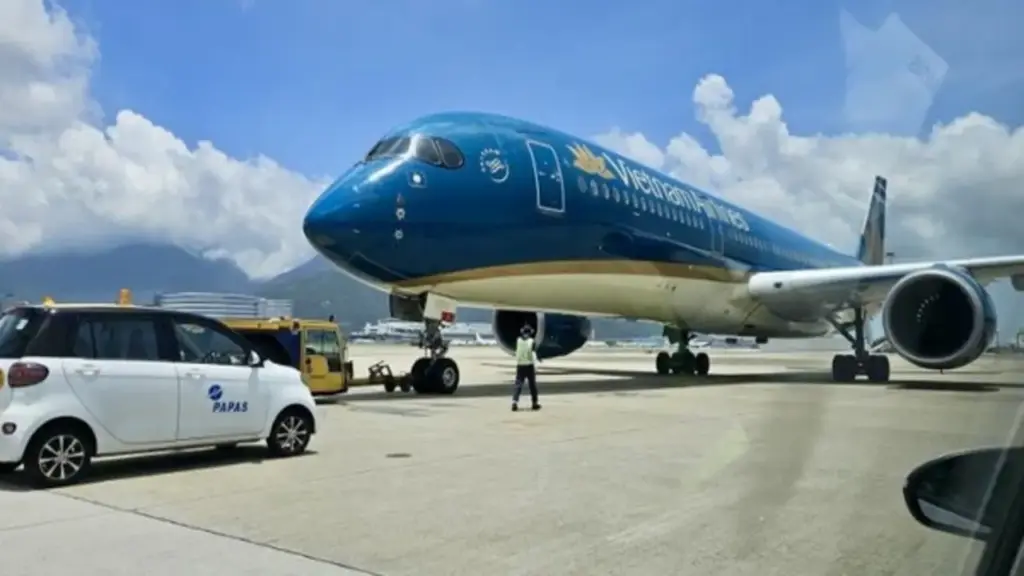 Vietnam Airlines hạ cánh khẩn cấp tại Hồng Kông vì hành khách gặp vấn đề sức khoẻ