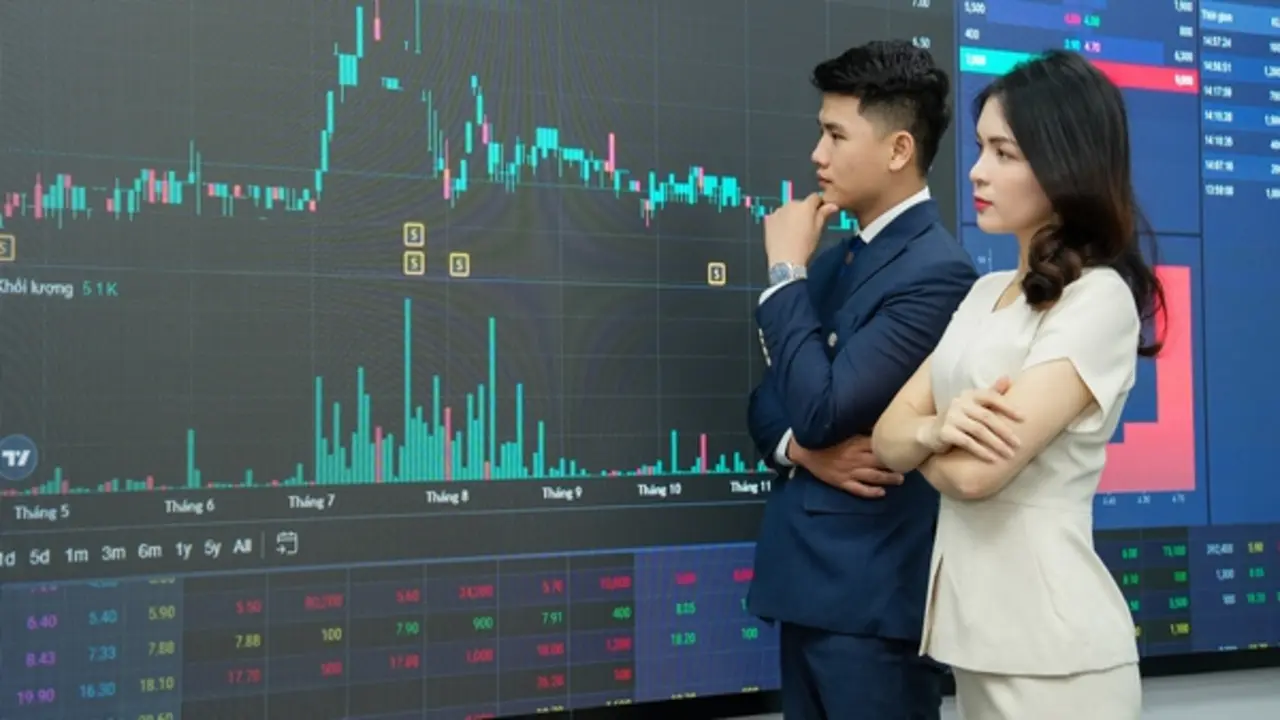 VN-Index đối mặt áp lực điều chỉnh, công ty chứng khoán khuyến nghị chiến lược nào?