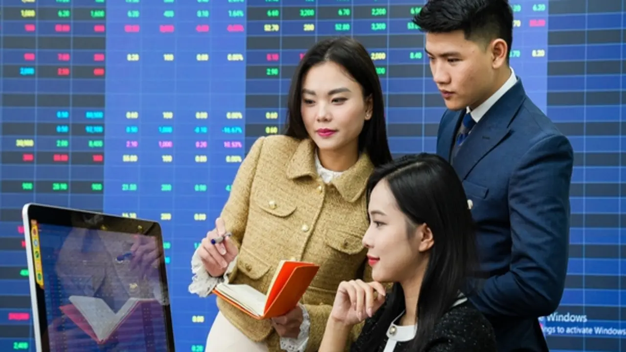 VN-Index tiến sát vùng cản mạnh, nhà đầu tư nên làm gì trong tuần tới?