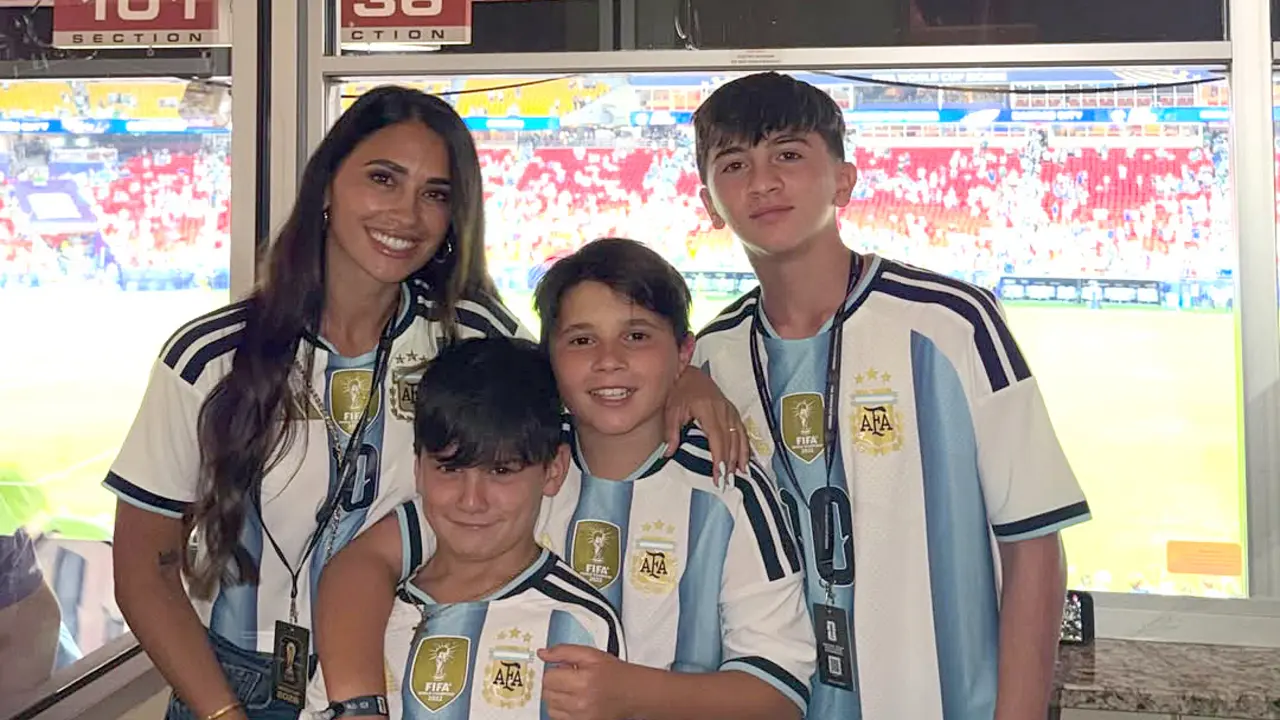 Vợ Messi vỡ òa khi chồng lập hat-trick ở World Cup