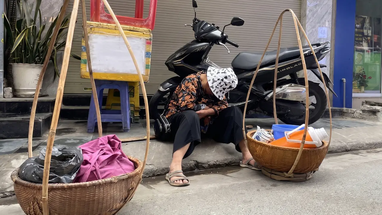 Vỡ mộng khi coi con là 'bảo hiểm tuổi già'