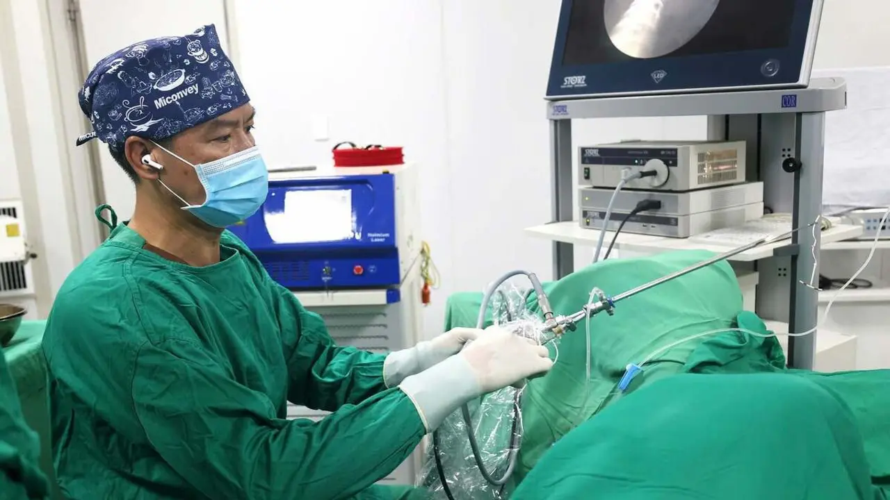 Vòng tránh thai đi 'lạc' bám đầy sỏi