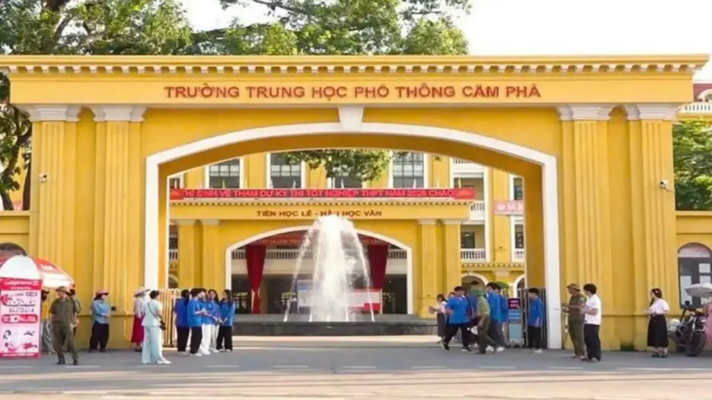 Vụ giám thị gợi ý thí sinh để bạn xem bài: Hai bài thi vẫn được công nhận