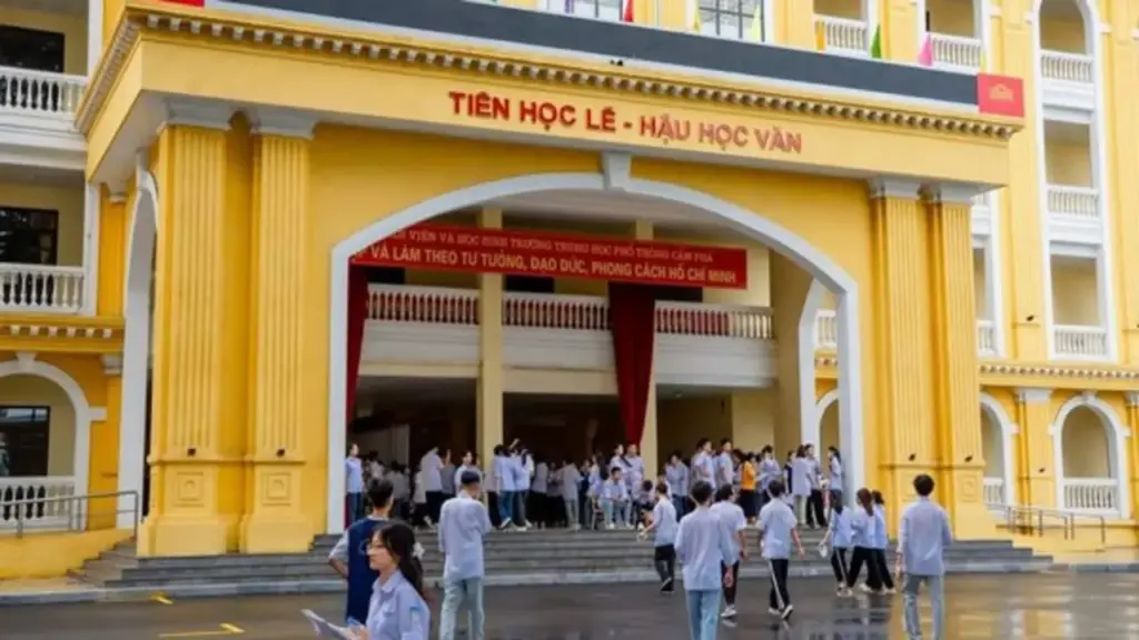 Vụ 'hỗ trợ thí sinh' trong kỳ thi tốt nghiệp THPT 2026: Kỷ luật 3 giáo viên