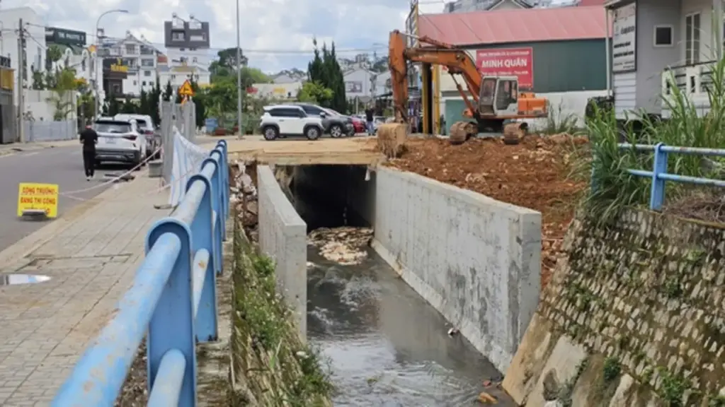Vụ tự ý phá bờ kè suối ở Đà Lạt: Chủ công trình đang khắc phục