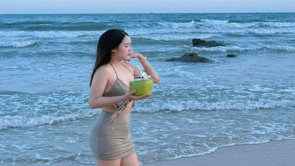 Vũng Tàu kín phòng cuối tuần, gia đình 10 người gọi "cháy máy" không có chỗ