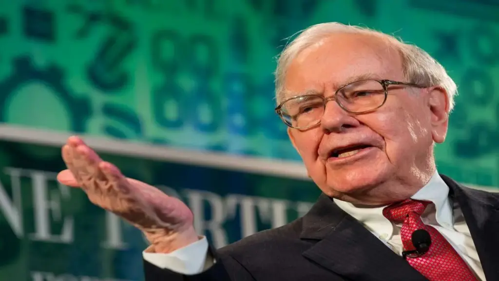 Warren Buffett chỉ cách làm giàu cho người thu nhập trung bình