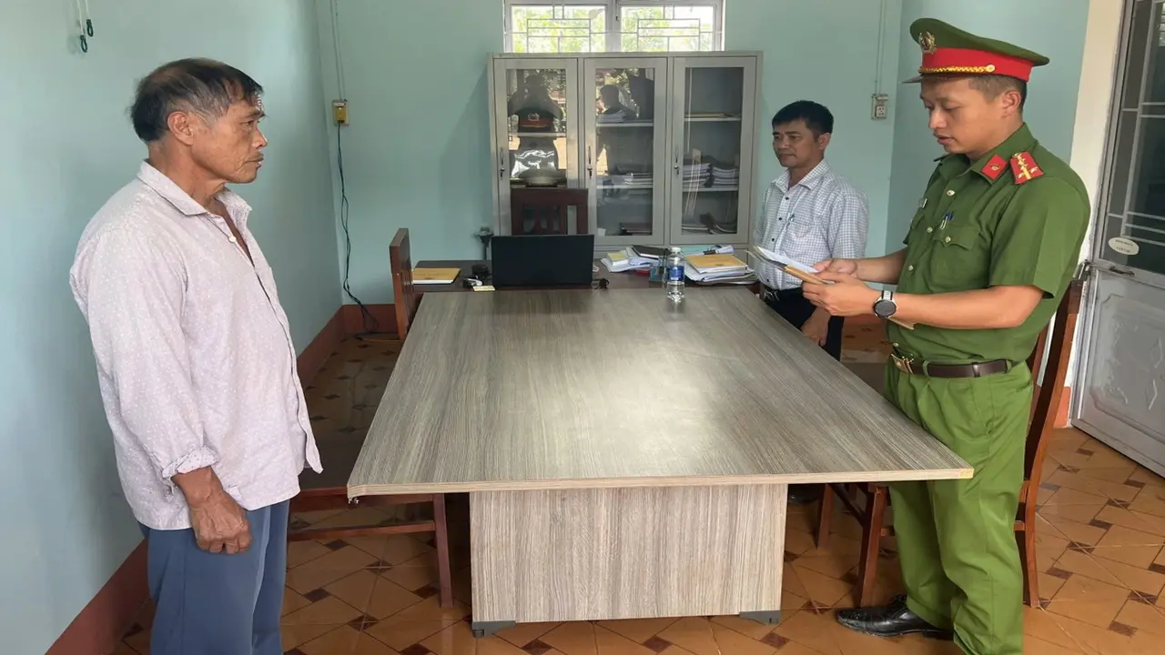 Xả hơn 240 tấn chất thải chưa xử lý ra môi trường, chủ trại heo bị khởi tố