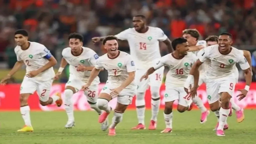 Xác định 4 đội giành vé đi tiếp và cặp đấu đầu tiên ở vòng 1/8 World Cup