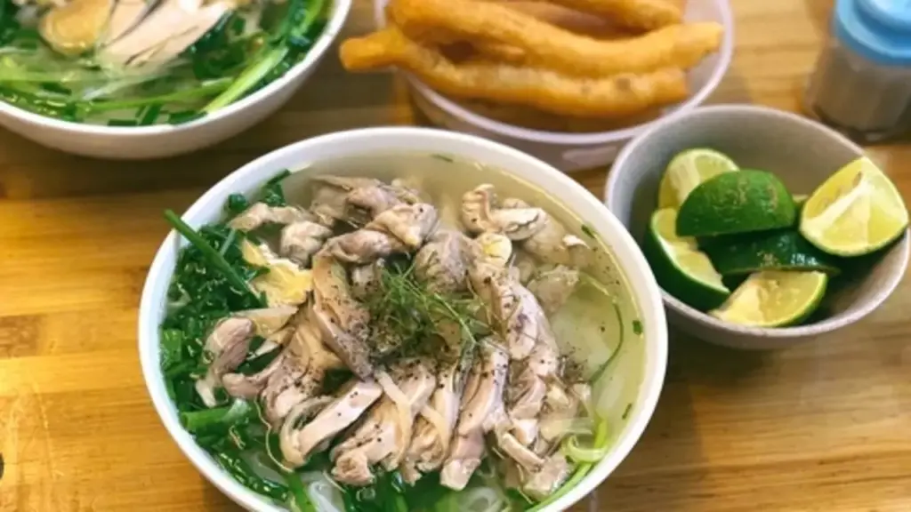 Xăng đã giảm về dưới 20 K, cơm phở thì sao?