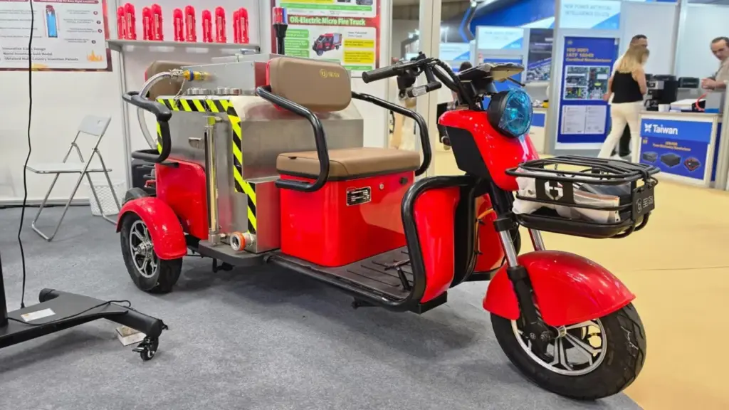 Xe điện chữa cháy mini ở Việt Nam: Chỉ nhỉnh hơn Honda SH, bồn nước 190 lít, triển khai trong 35 giây