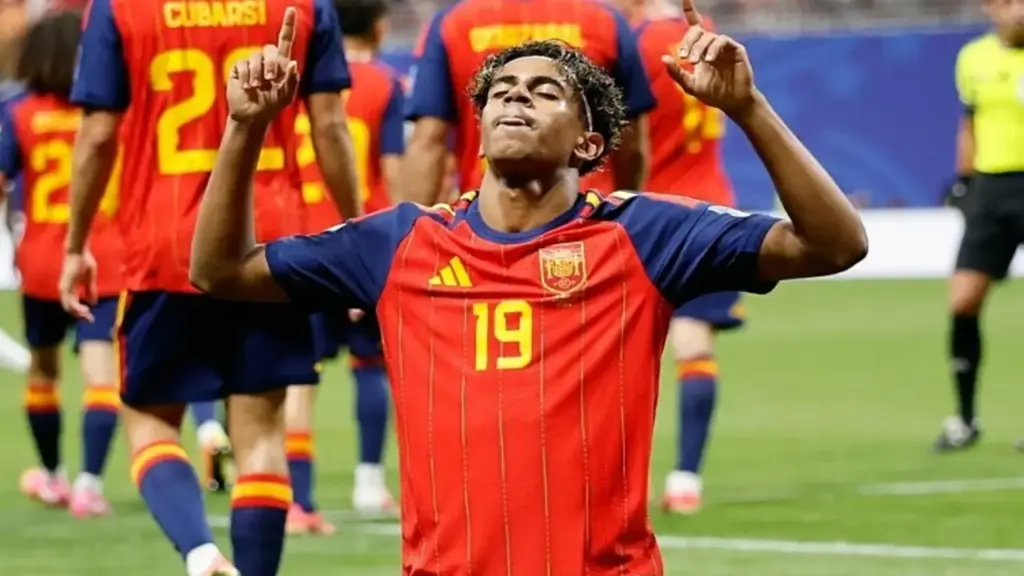 Yamal cảm thấy như đang mơ sau khi ghi bàn đầu ở World Cup