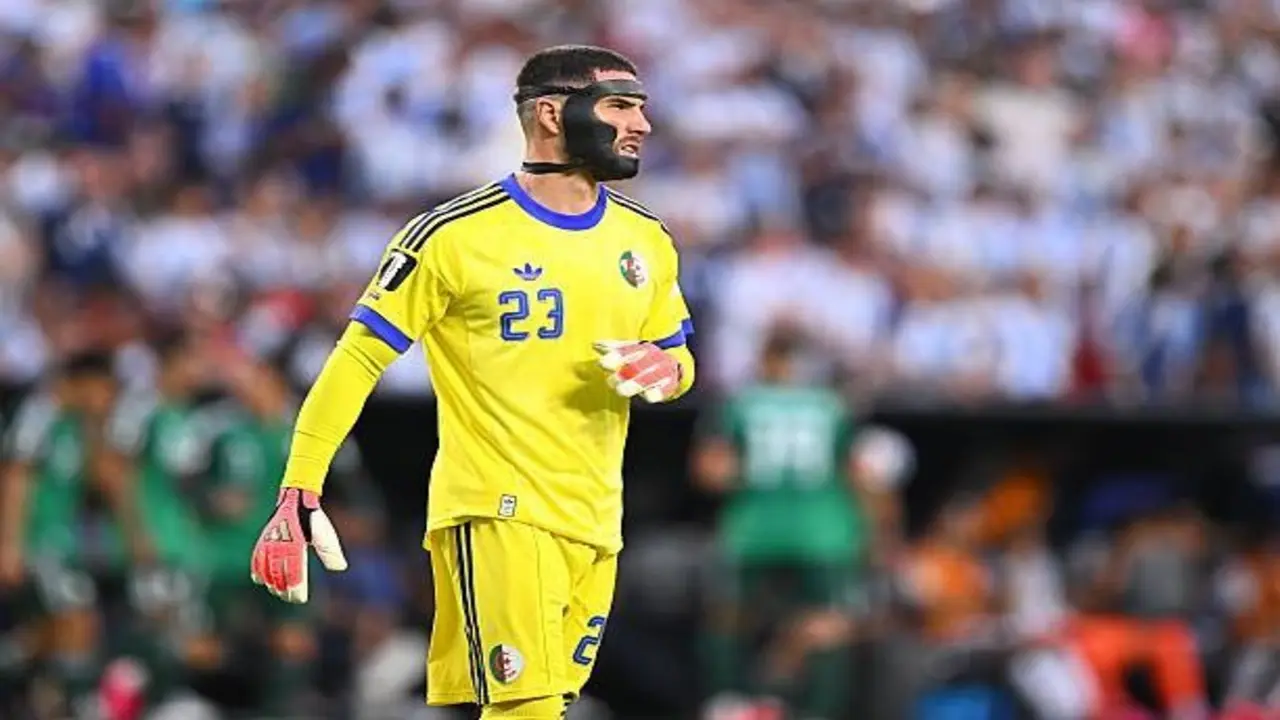 Zinedine Zidane bất lực trên khán đài, chứng kiến con trai bị Messi làm khổ