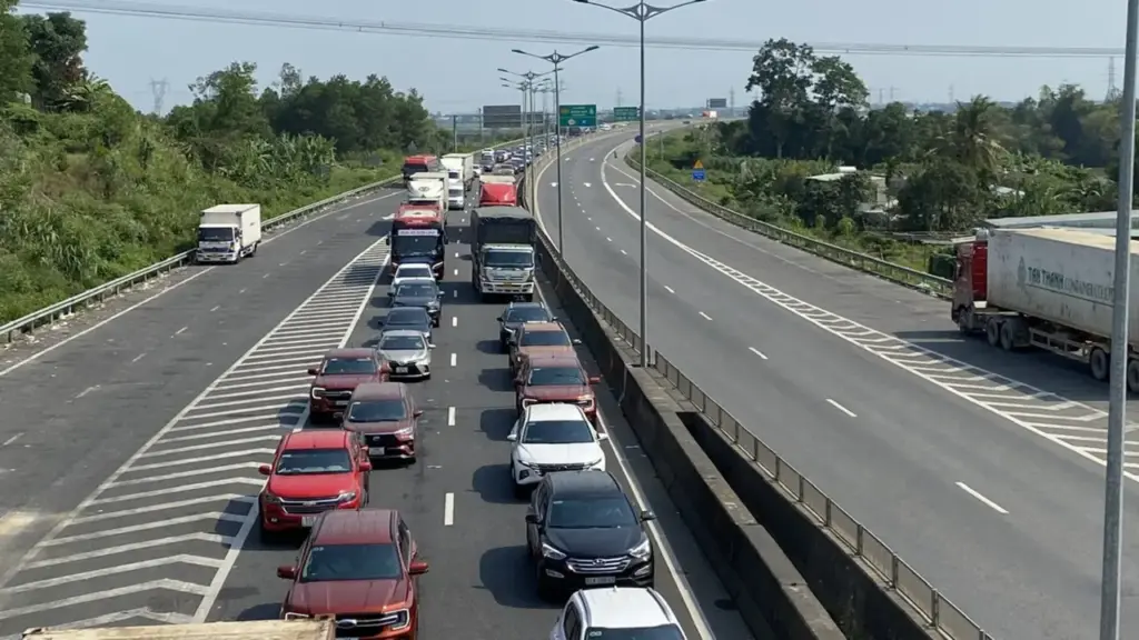 12 đoạn cao tốc Bắc Nam thu phí 900 đồng/km, vì sao đoạn Đà Nẵng - Quảng Ngãi thu 1.680 đồng/km?