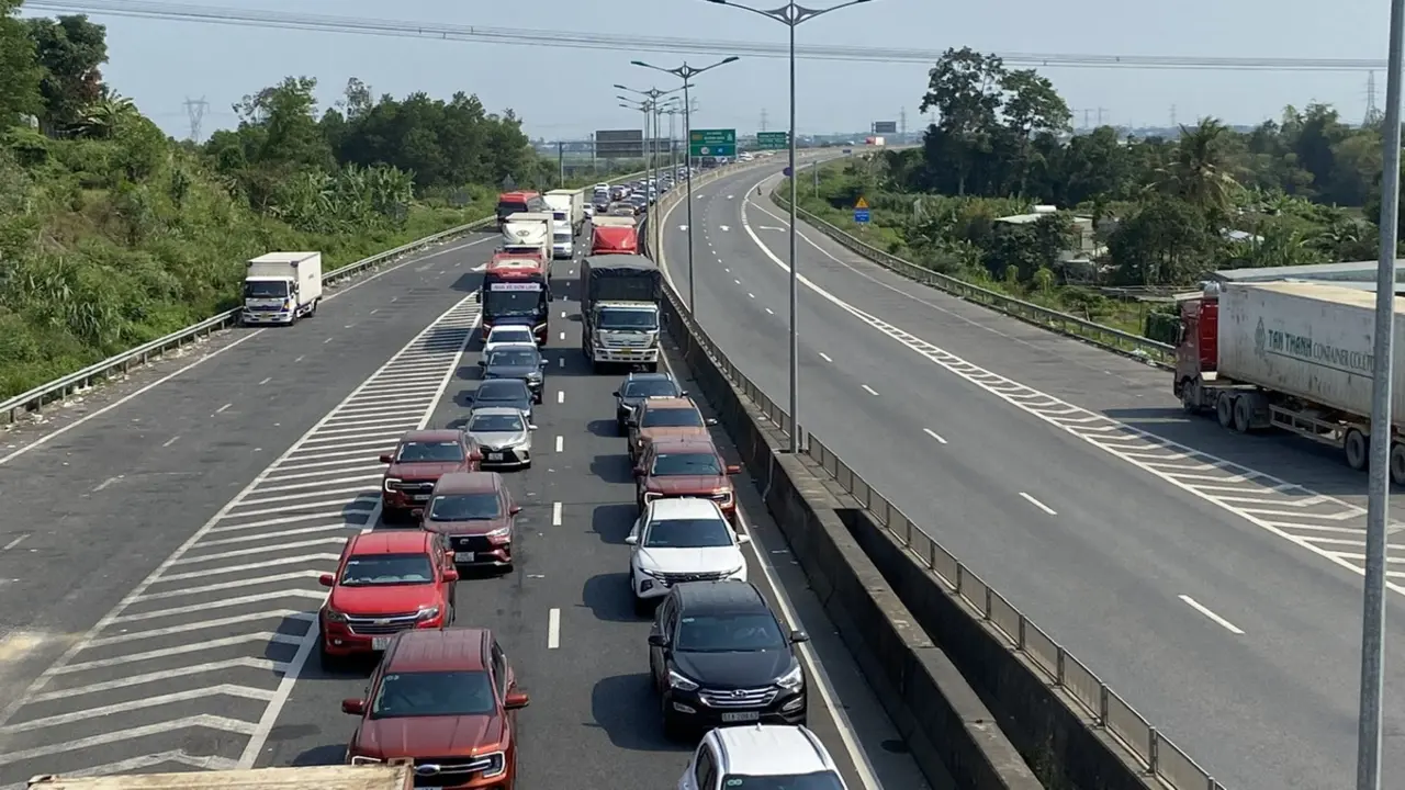 12 đoạn cao tốc Bắc Nam thu phí 900 đồng/km, vì sao đoạn Đà Nẵng - Quảng Ngãi thu 1.680 đồng/km?