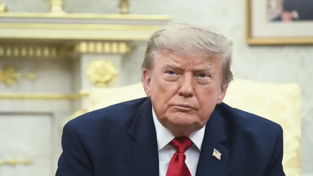 24 giờ ông Trump đổi ý về thu phí qua Hormuz