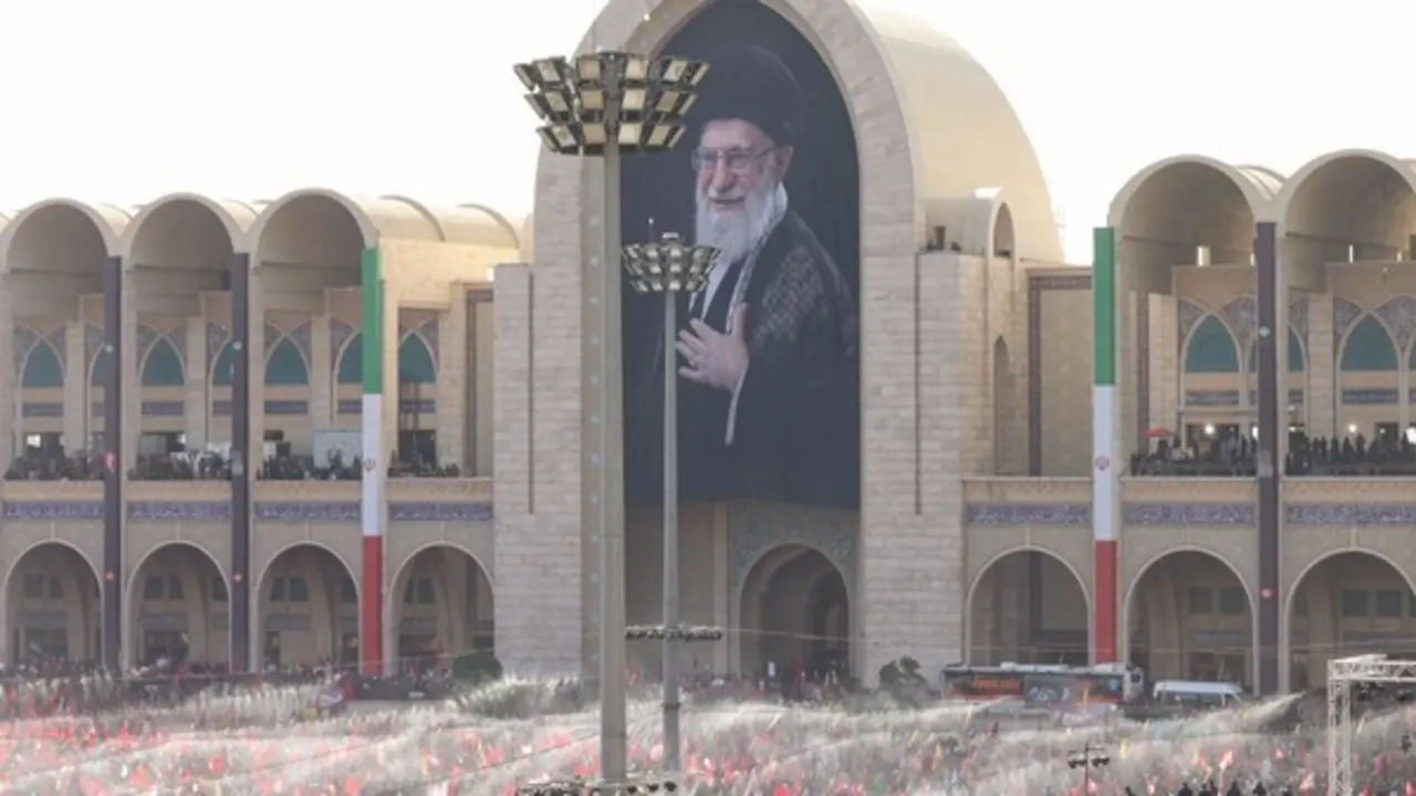 3 con trai cố Lãnh tụ tối cao Iran Ali Khamenei xuất hiện tại lễ tang