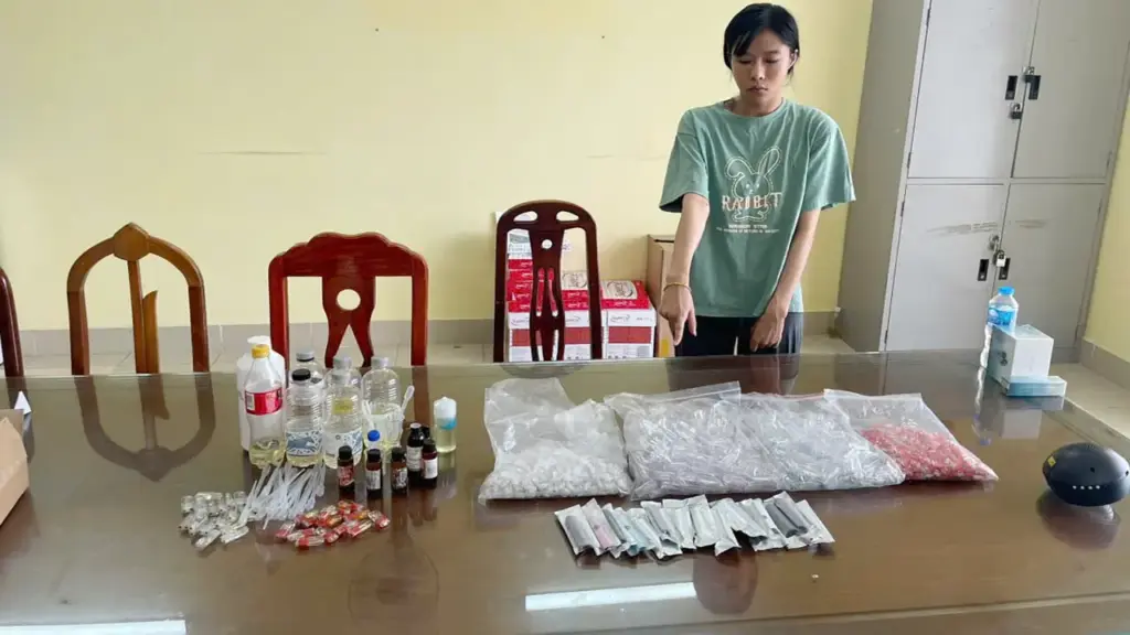 4 phụ nữ bị bắt vì pha ma túy vào Pod đem bán