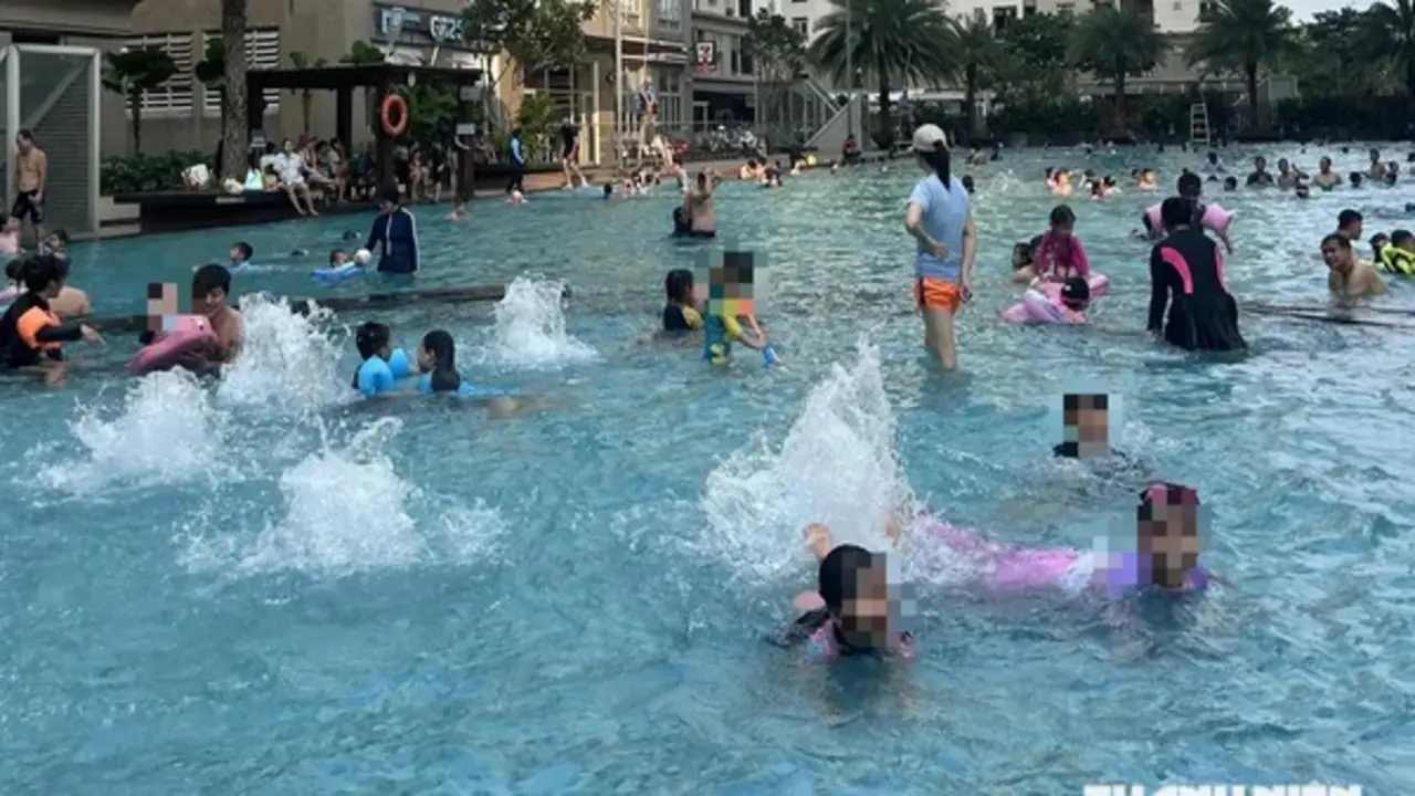 4/5 trẻ cùng lớp bơi mắc Adenovirus: Phụ huynh lo lắng, không biết làm sao