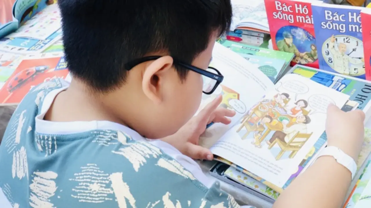 700 đầu sách vào bệnh viện, bệnh nhi 'bớt buồn' trong những ngày điều trị