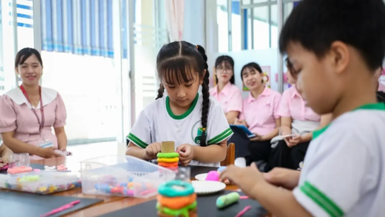 Ai nhận được 960.000 đồng/tháng khi tham gia phổ cập giáo dục mầm non 3-5 tuổi?