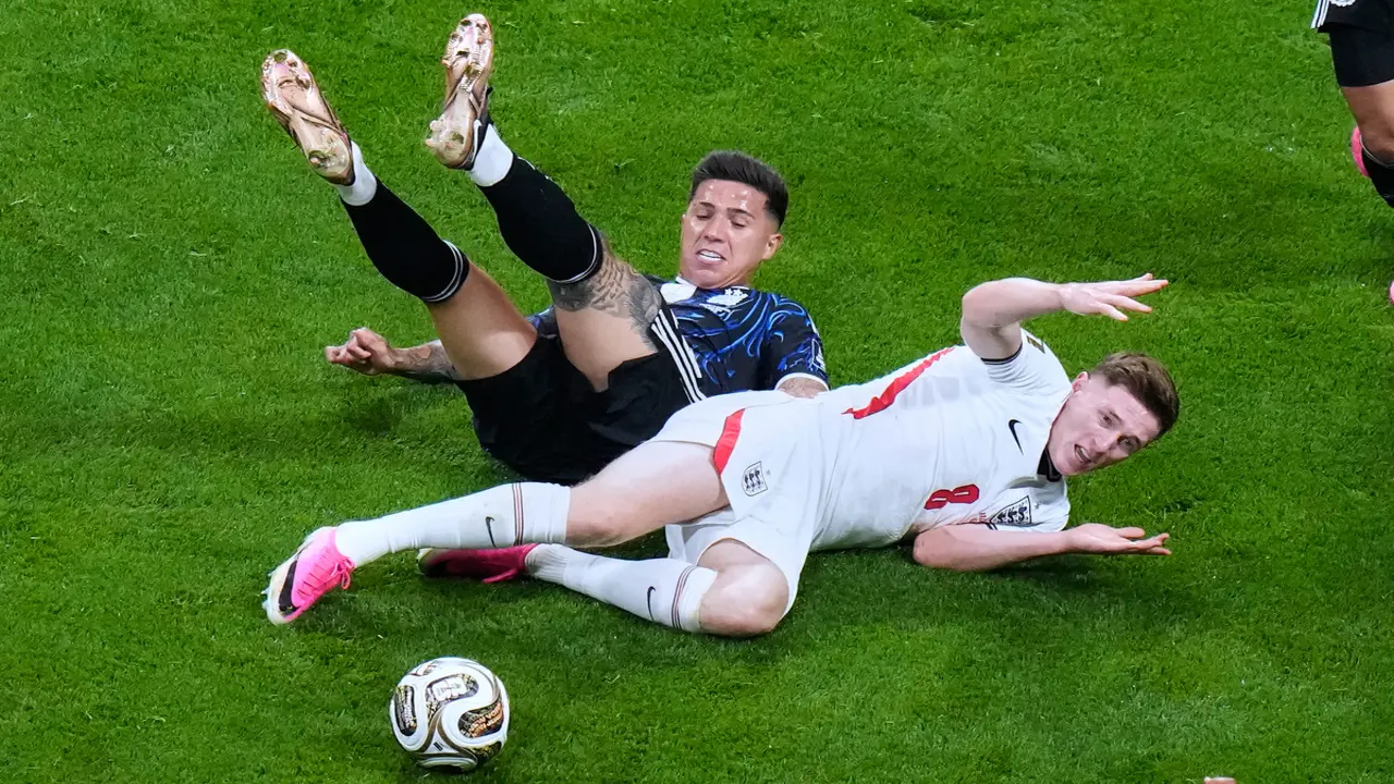 Anh 0-0 Argentina (H2): Liên tục va chạm