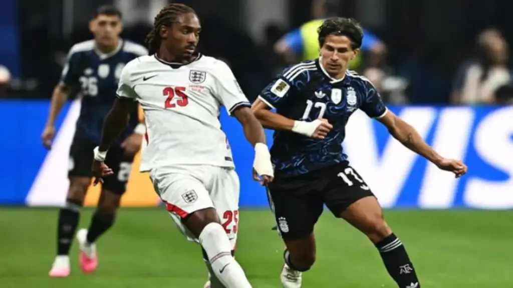 Anh - Argentina (hiệp 1) 0-0: trận đấu quyết liệt