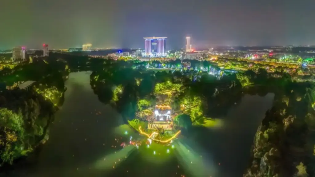 Ảnh dự thi: 50 năm thắp sáng thành phố