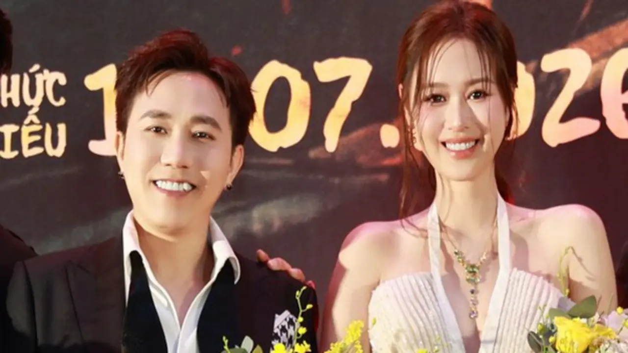 Anh Đức đến mừng vợ kém tuổi ra mắt phim