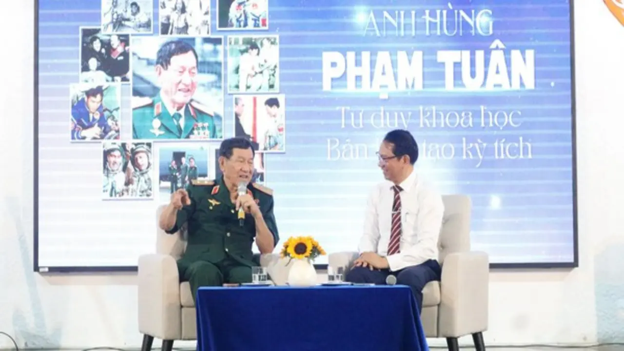 Anh hùng Phạm Tuân kể về khoảnh khắc nhìn Việt Nam từ vũ trụ