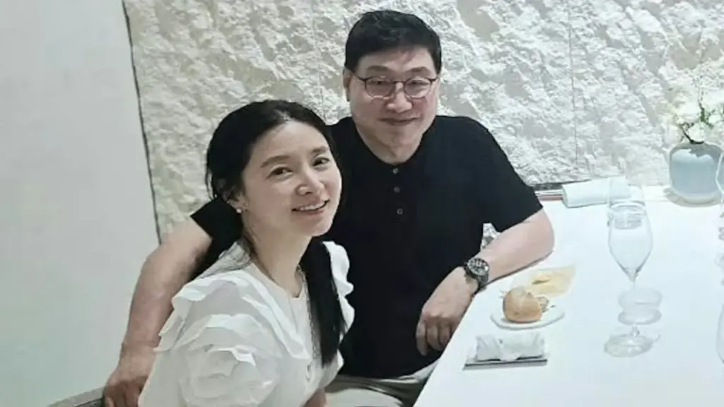 Ảnh Lee Young Ae bên chồng gây chú ý với khán giả