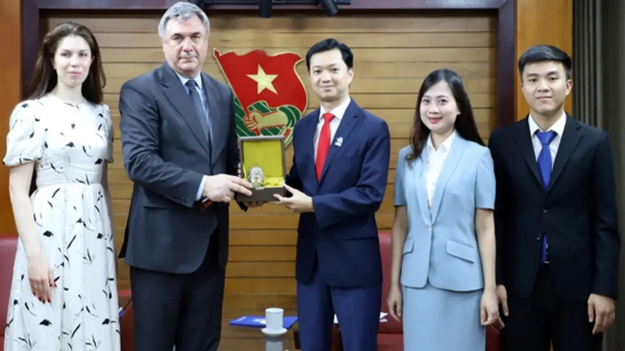 Anh Nguyễn Minh Triết tiếp xã giao Phó chủ tịch Ủy ban Đối ngoại thành phố Saint Petersburg