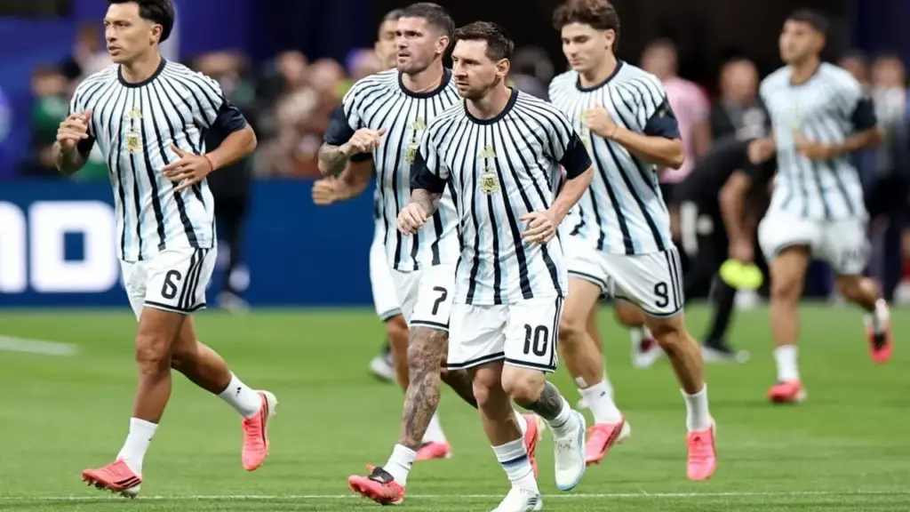 Argentina 0-0 Ai Cập (H1): Messi, Salah đá chính