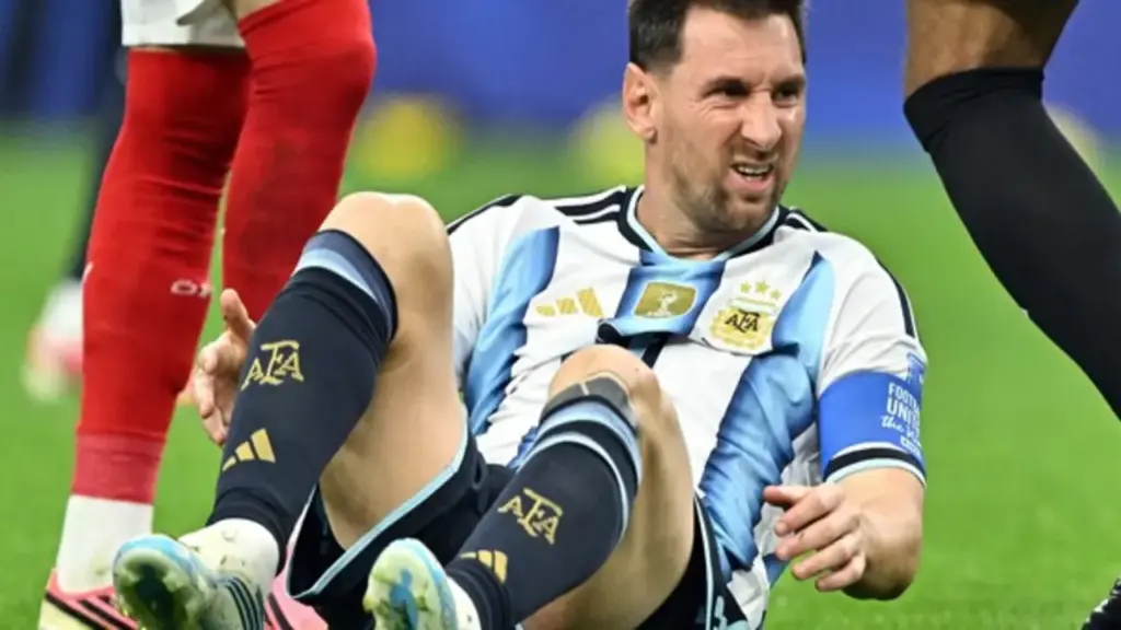 Argentina đặt quá nhiều gánh nặng lên vai Messi: Thiên tài cũng có lúc mệt!