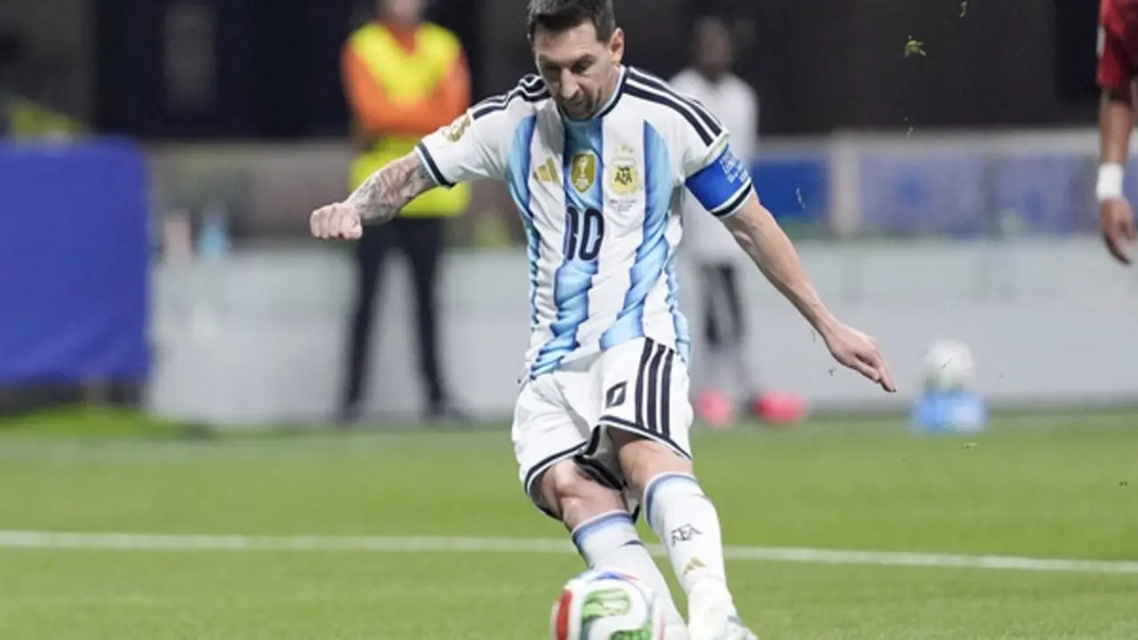 Argentina không nên để Messi tiếp tục đá phạt đền