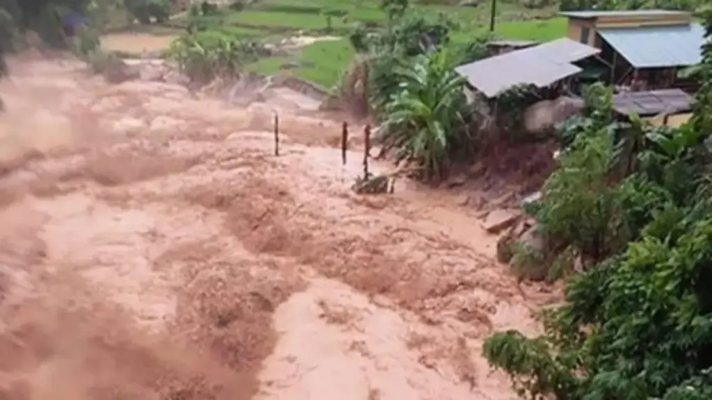 Bắc Bộ mưa lớn dồn dập, hàng trăm điểm có nguy cơ lũ quét, sạt lở đất
